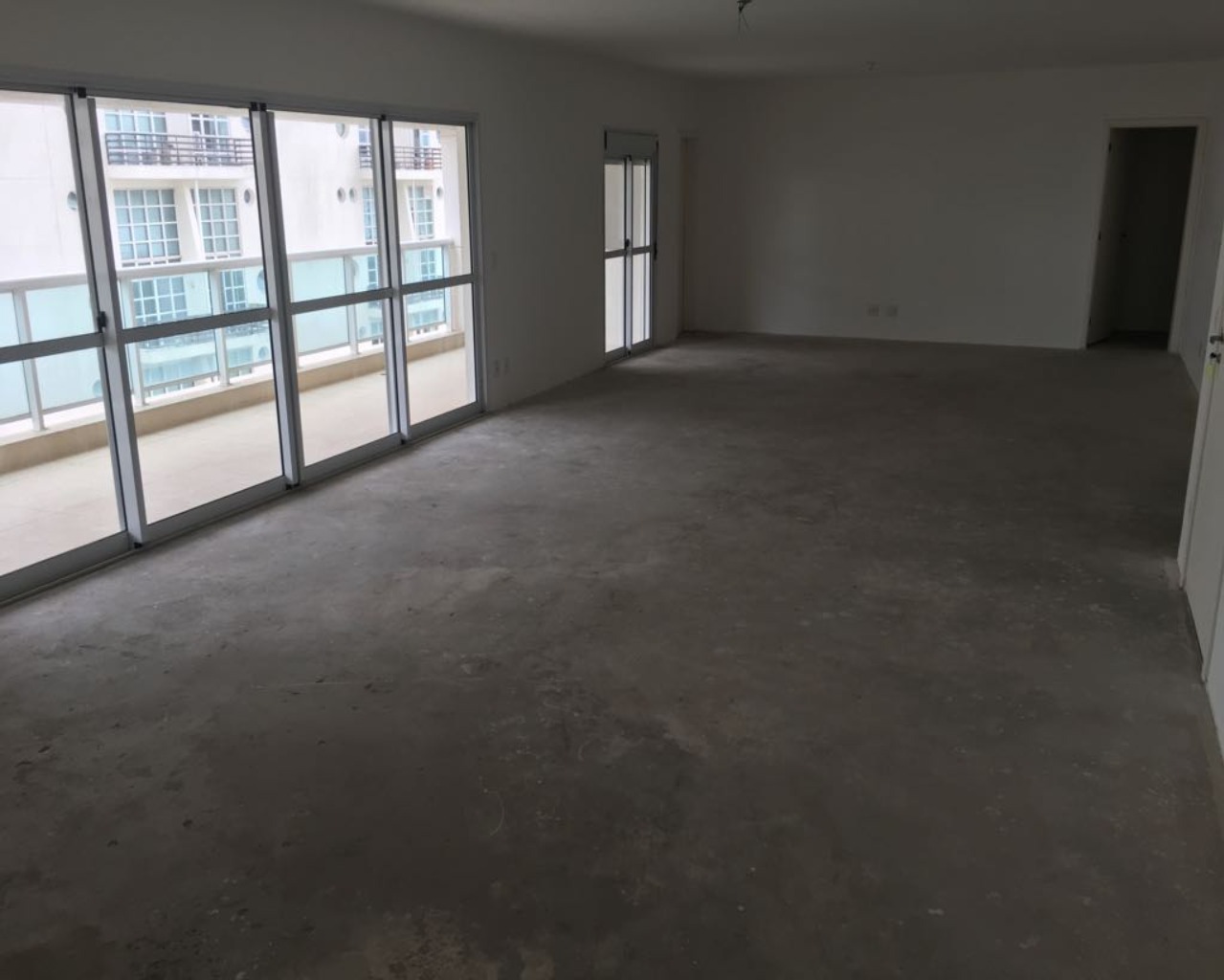 Splendore Alto Padrão 243m2 Apto no contra-piso (conforme fotos) no Splendore, o mais luxuouso de Alphaville, crie seu sonho passo a passo. 15o andar, vista para os fundos. Apto com 3 suítes com sala ampliada + escritório, cozinha, sala de almoço, despe — PRAÇA OIAPOQUE - Splendore - Splendore - ALPHAVILLE INDUSTRIAL - BARUERI/SP — imagem 21