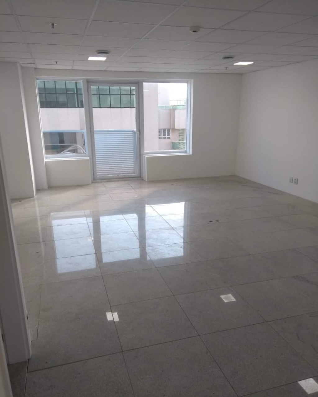 Sala comercial à venda em Alphaville Centro Industrial e Empresarial/Alphaville., 49 m² – Barueri – Cód. 71862357