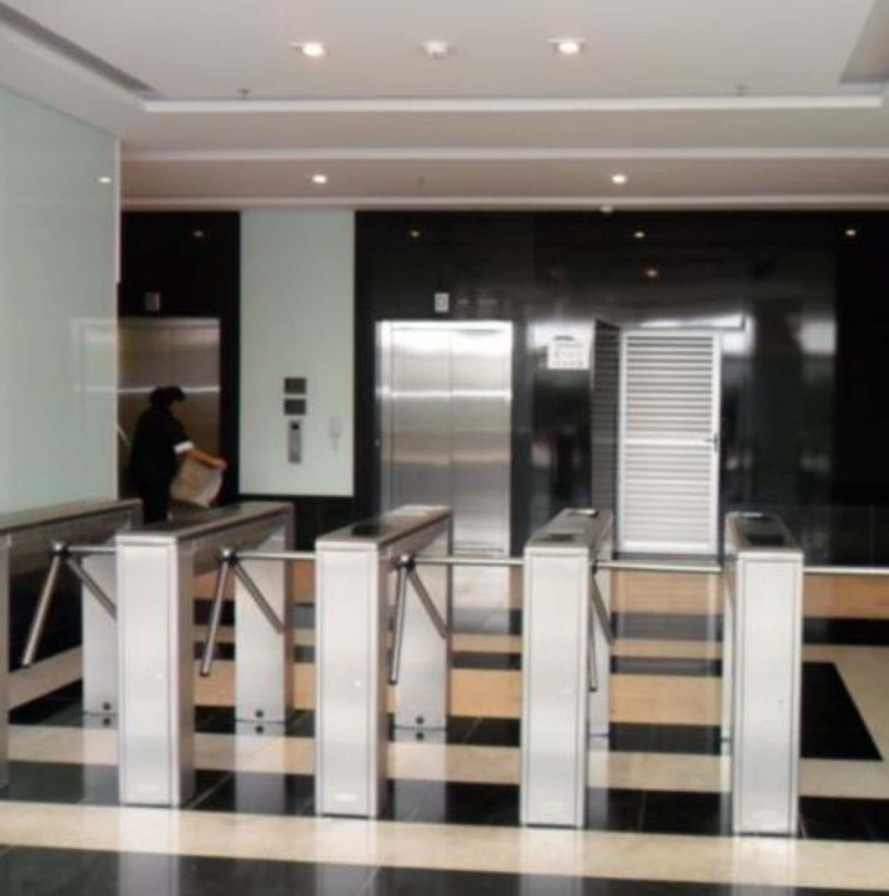 Sala comercial para venda ou locação em Alphaville Centro Industrial e Empresarial/Alphaville., 49 m² – Barueri – Cód. 73095518 — imagem 2