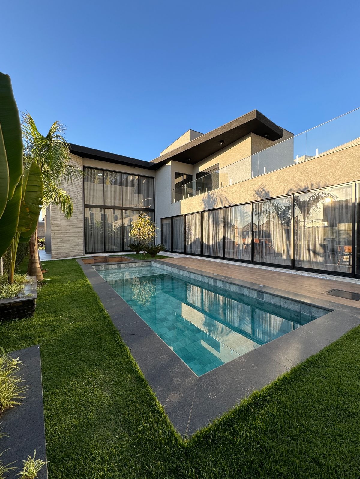 CASA — ALAMEDA DAS AROEIRAS - ALPHAVILLE - SANTANA DE PARNAÍBA/SP
