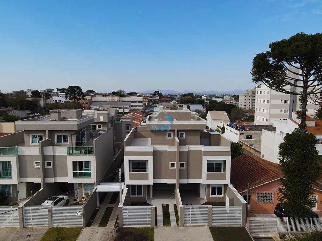 Sobrado de alto padrão com 3 quartos (1 suíte), ar condicionado