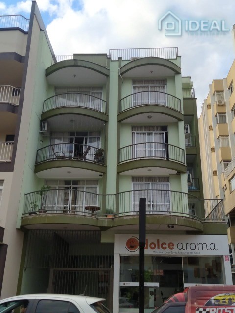 Excelente apartamento semi-mobiliado na rua Marechal Deodoro.