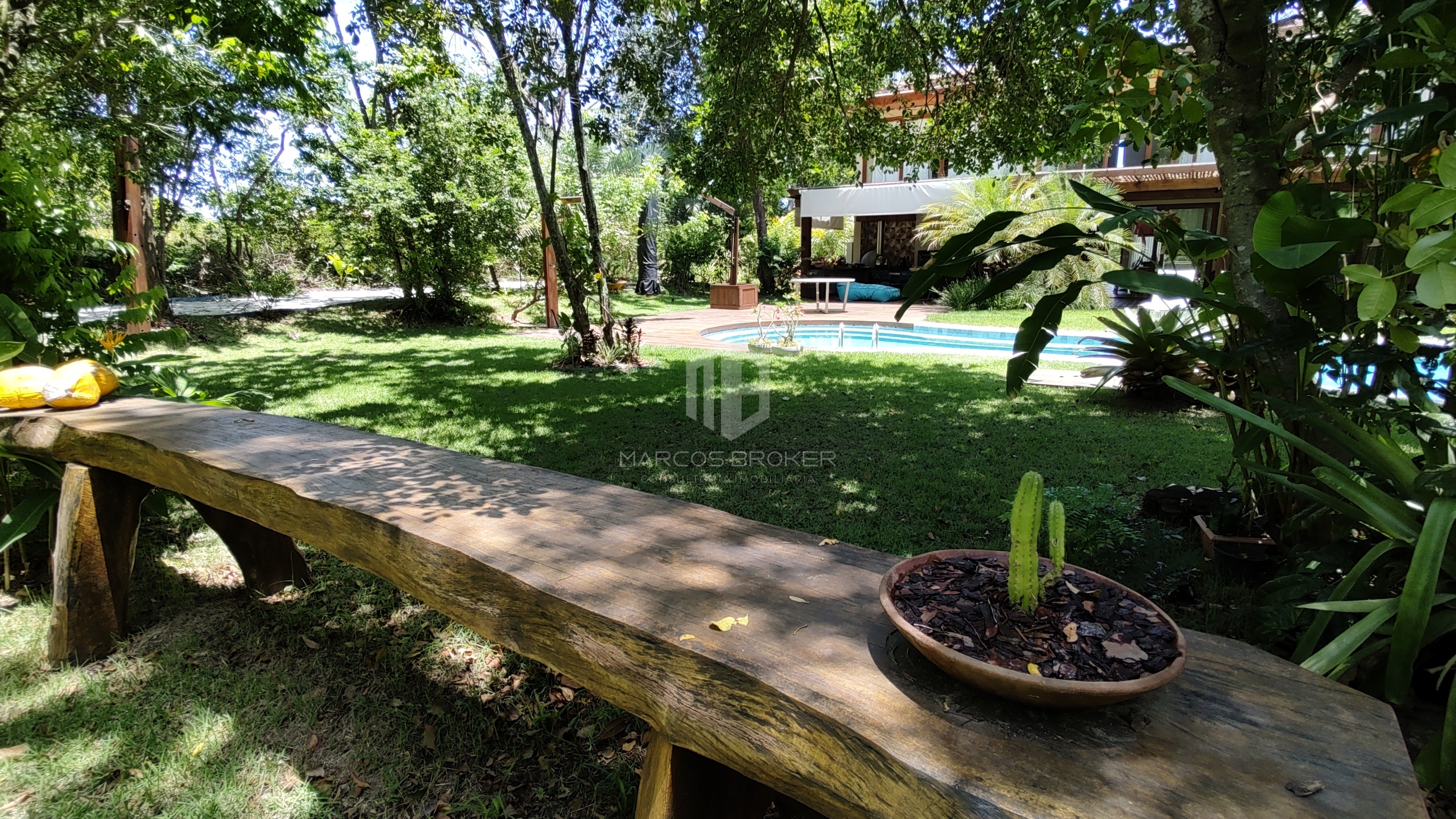 Lindíssima casa no Condomínio Enseada do Castelo a venda com a porteira  fechada. Vendemos com porteira fechada. Entrem em contato e agendem visita.