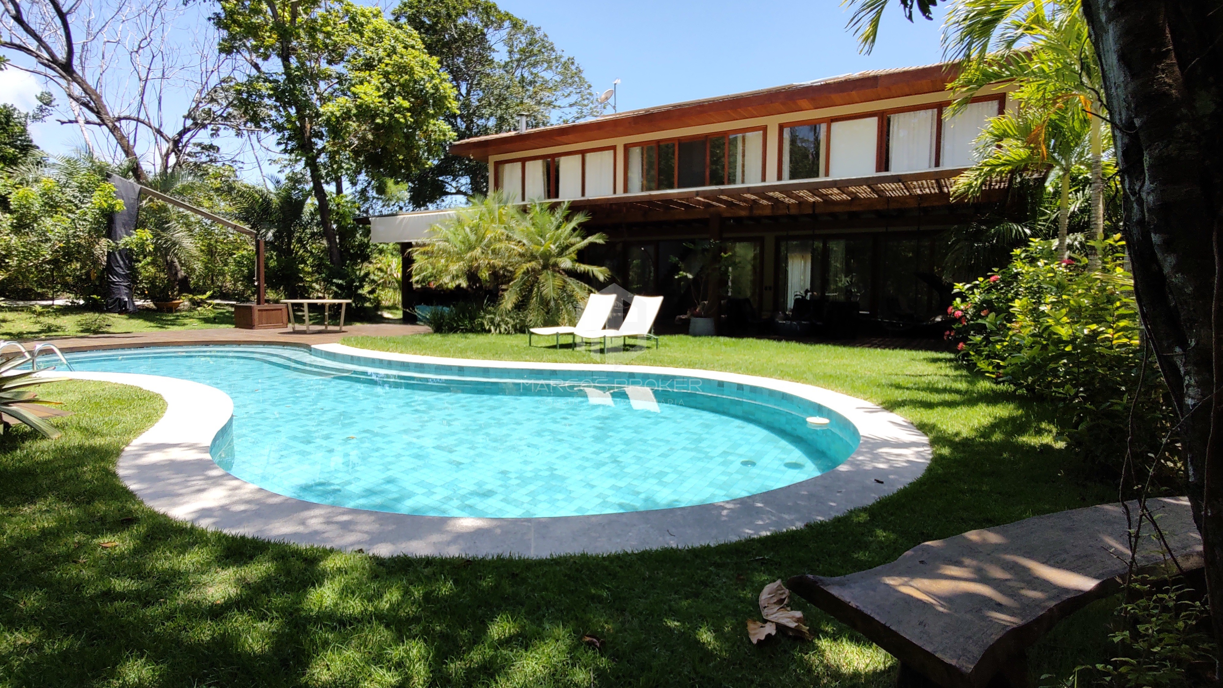 Lindíssima casa no Condomínio Enseada do Castelo a venda com a porteira  fechada. Vendemos com porteira fechada. Entrem em contato e agendem visita.