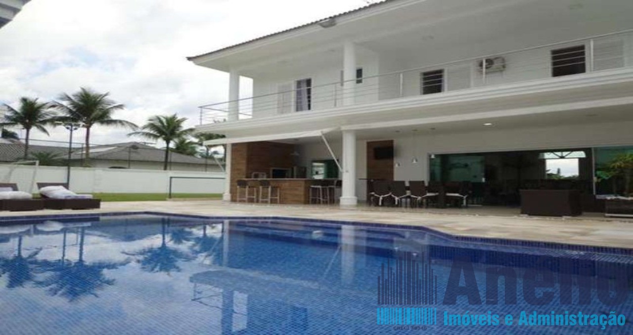 CASA ACAPULCO COM CAMPO DE FUTEBOL.