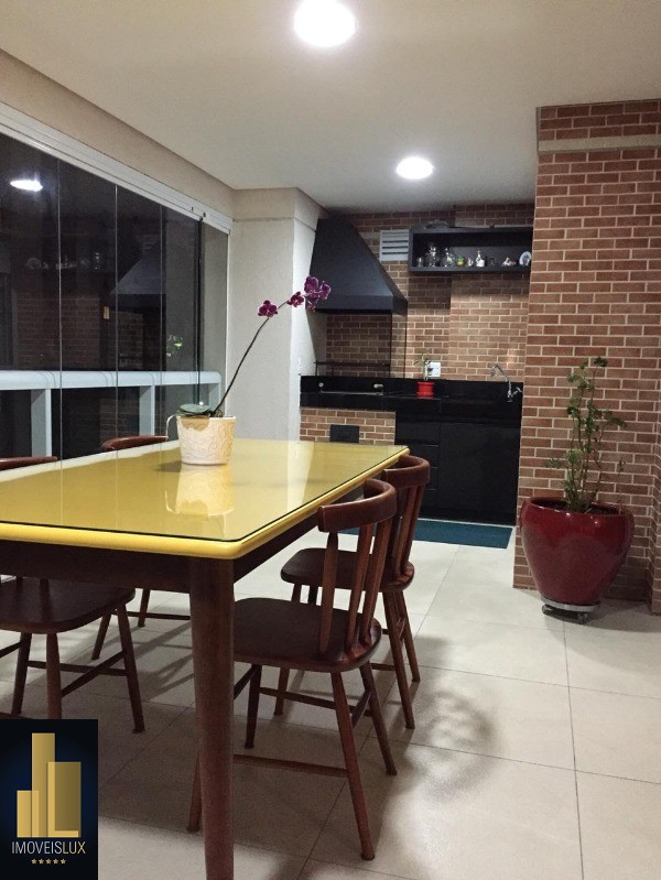 Apartamento com 3 dormitórios à venda, 130 m² por R$ 870.000