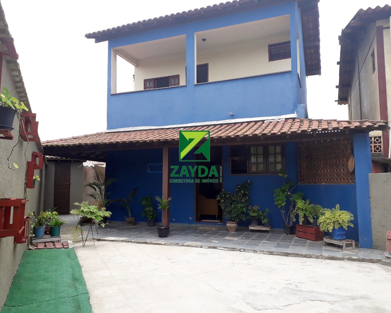 Casa com quintal, na quadra da praia, em Unamar/Cabo Frio.