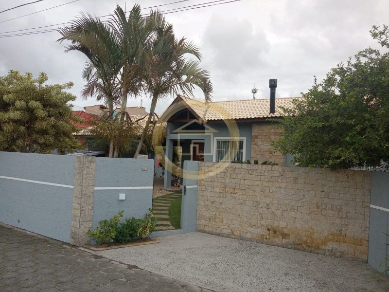 Casa para Venda - Florianópolis / SC no bairro Ingleses do Rio Vermelho, 3  dormitórios, 3 banheiros, 1 vaga de garagem, área total 600,00 m², área  construída 150,00 m², área útil 150,00 m², terreno 600,00 m²