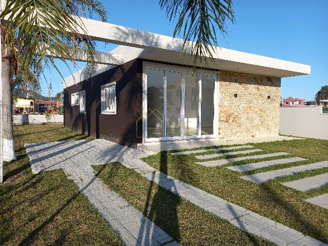 Casa para Venda - Florianópolis / SC no bairro Ingleses do Rio Vermelho, 3  dormitórios, 3 banheiros, 1 vaga de garagem, área total 600,00 m², área  construída 150,00 m², área útil 150,00 m², terreno 600,00 m²