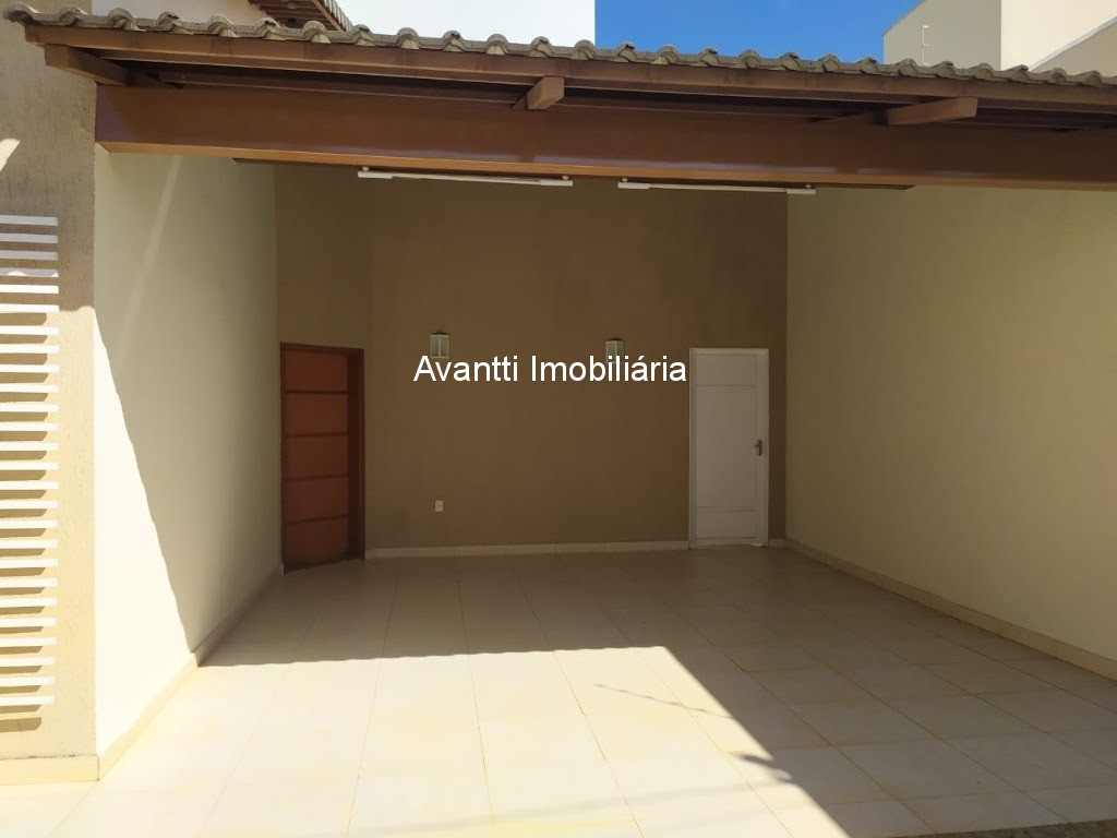 Casa para venda em Uberlândia / MG, New Golden Ville, 3 dormitórios, 3  banheiros, 3 suítes, 4 garagens, área construída 180,00