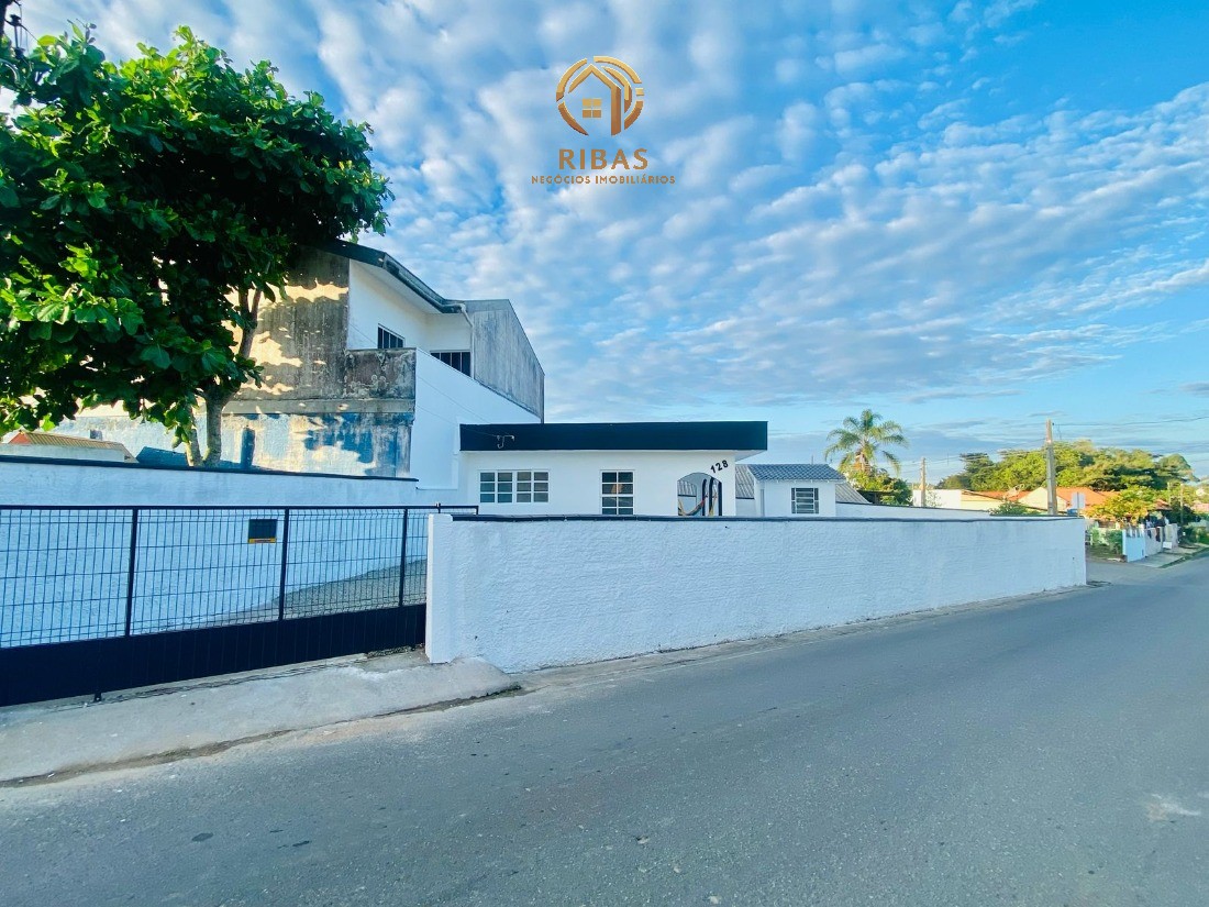 CASA A VENDA EM BALNEÁRIO PIÇARRAS