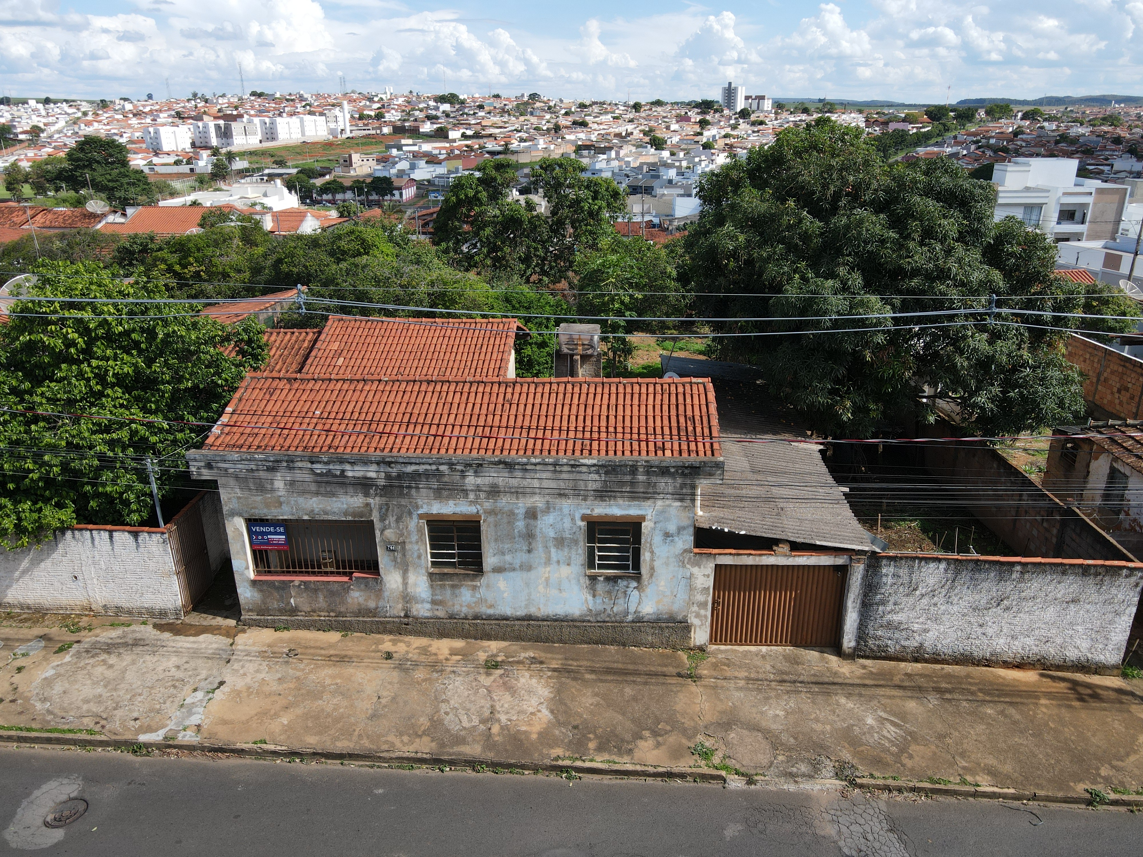 Vende-se terreno urbano (lote) no Bairro Dona Diva em Patrocínio