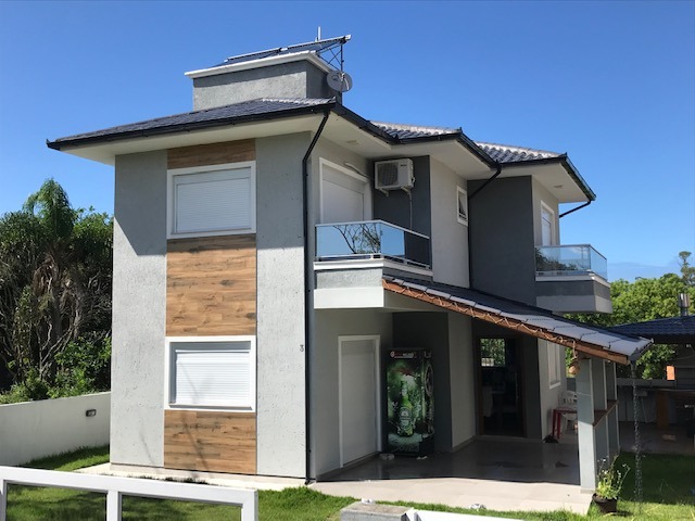 Casa para Venda - Florianópolis / SC no bairro Ingleses do Rio Vermelho, 3  dormitórios, 3 banheiros, 1 vaga de garagem, área total 600,00 m², área  construída 150,00 m², área útil 150,00 m², terreno 600,00 m²