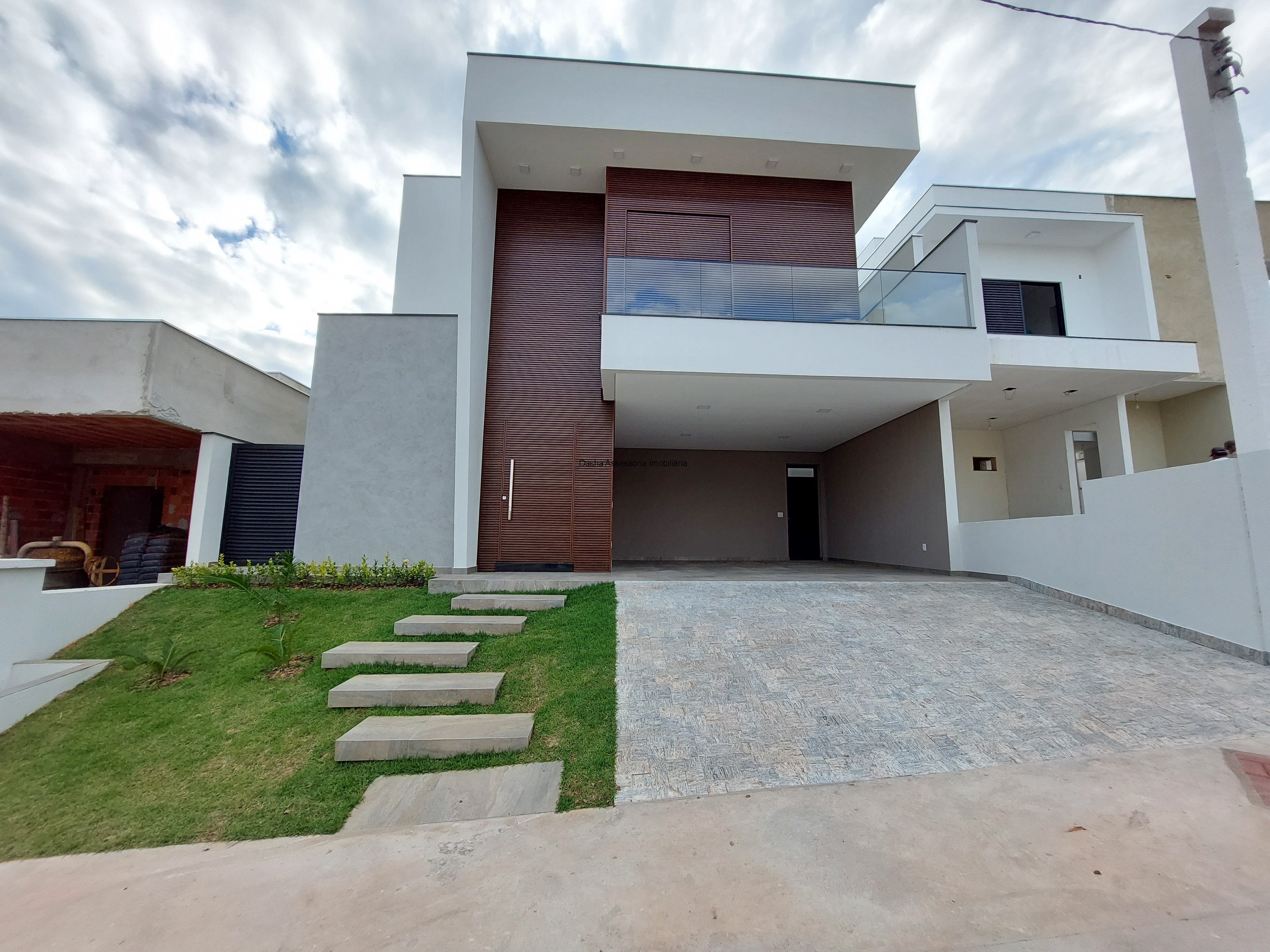 Casa térrea Alto Padrão no cond. Chácaras Residenciais Santa