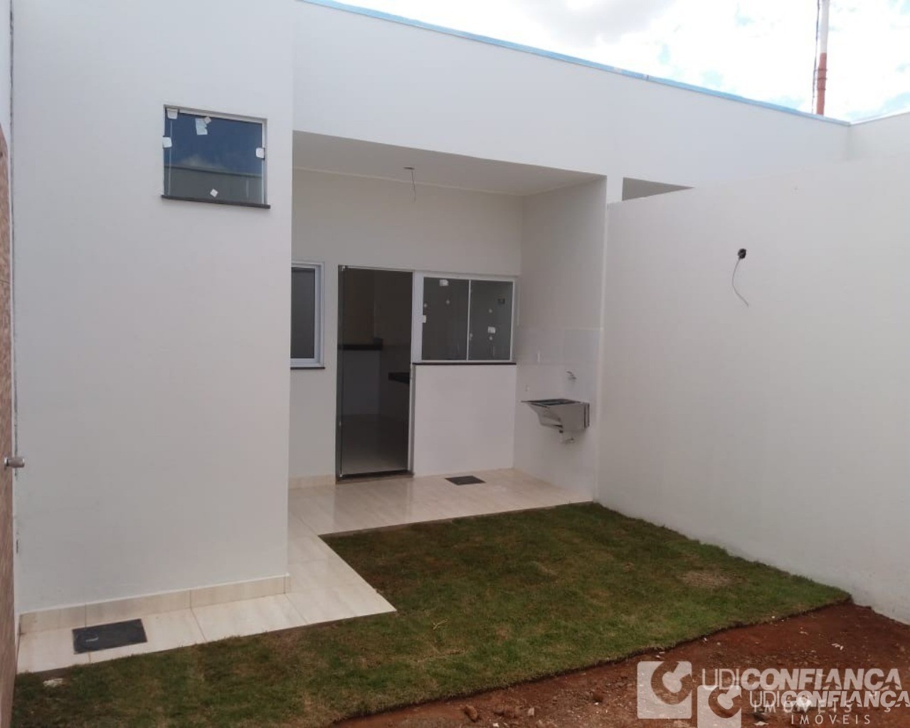 Casas com quintal com 2 quartos à venda em New Golden Ville em Uberlândia