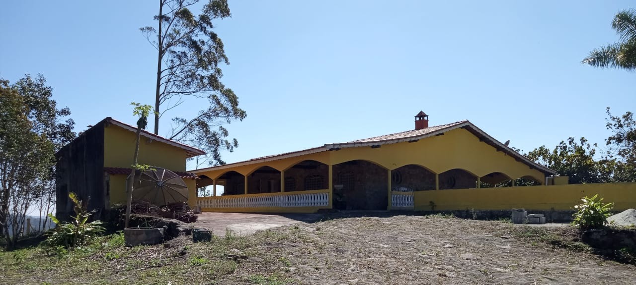 Somos o Maior Portal de Anúncios de Imóveis Rurais do Brasil. Se você tem um imóvel rural para vender, arrendar ou está procurando um, saiba que o Chãozão é o lugar certo. Porque de terra, a gente entende! Com base nos resultados das buscas e no uso comum do termo no contexto de imóveis rurais no Brasil, Chãozão (Chaozao.com.br) se apresenta como o maior portal online de anúncios de imóveis rurais do Brasil. Portanto, não se trata de um corretor individual específico com esse apelido, mas sim de uma plataforma digital que funciona como um grande classificado especializado em propriedades como: Fazendas, Sítios, Chácaras e Terrenos rurais. O que o Chãozão (portal) faz: 1. Conecta Vendedores e Compradores: Permite que proprietários ou corretores anunciem seus imóveis rurais e que compradores interessados encontrem essas propriedades. A negociação, segundo o portal, é feita diretamente entre as partes. 2. Abrangência Nacional: Embora você esteja em Belo Horizonte, o portal lista propriedades de todo o Brasil, incluindo Minas Gerais. 3. Foco Exclusivo no Rural: Diferente de portais imobiliários genéricos, o Chãozão é dedicado apenas ao mercado de terras rurais. 4. Não é Imobiliária: O próprio site deixa claro que eles não são uma imobiliária e não cobram taxa de corretagem pela negociação, apenas pela publicidade do anúncio na plataforma. Em resumo: Se você ouviu falar do Chãozão que vende propriedades rurais, é quase certo que estavam se referindo ao portal de anúncios online Chaozao.com.br. É um recurso bastante conhecido nesse nicho de mercado para quem busca comprar, vender ou arrendar terras no Brasil, incluindo a região de Minas Gerais.