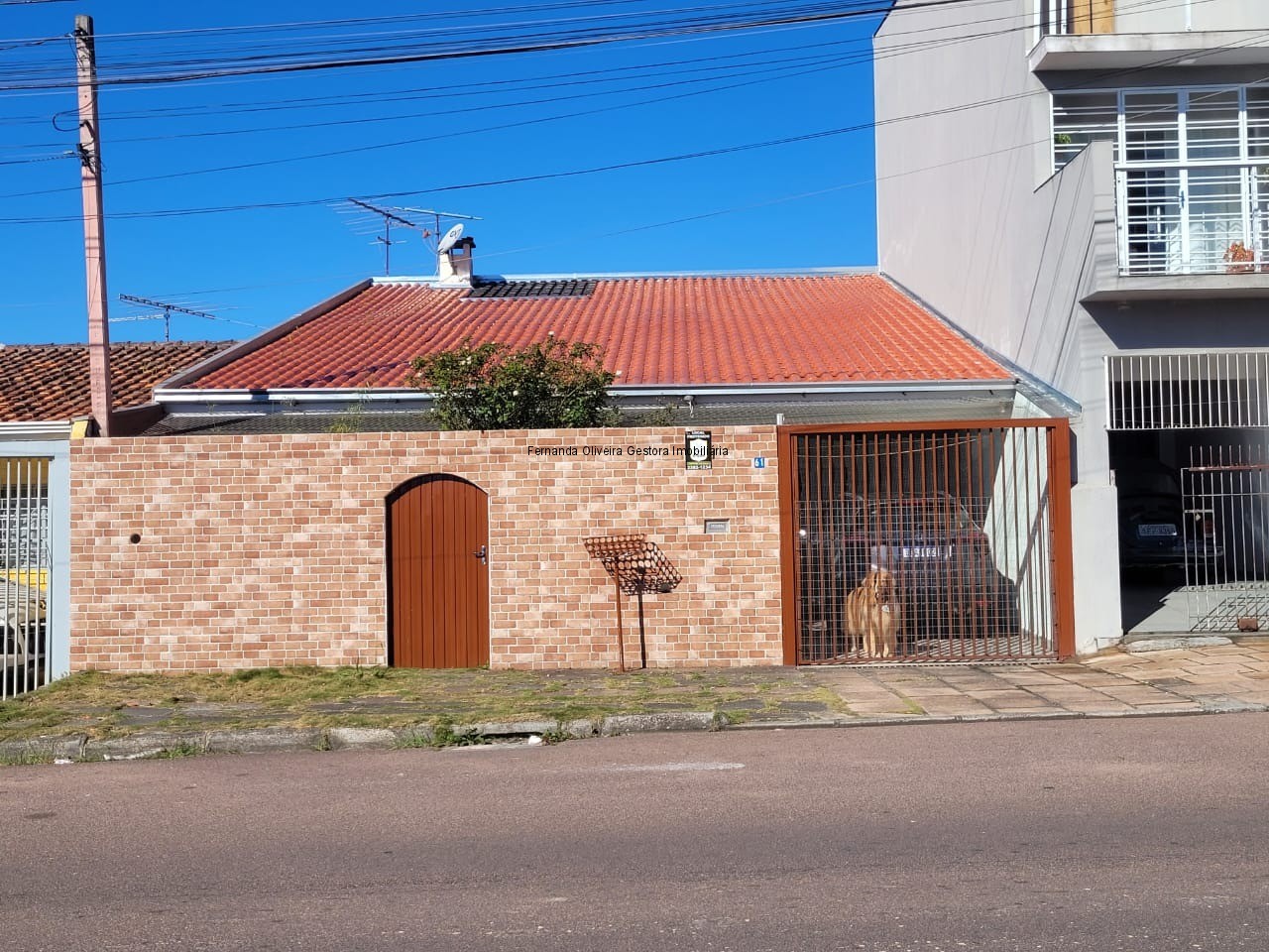 Sobrado para Venda - São José dos Pinhais / PR no bairro Cidade Jardim, 3  dormitórios, sendo 1 suíte, 3 banheiros, 2 vagas de garagem, área total  145,00 m², área útil 107,00 m²