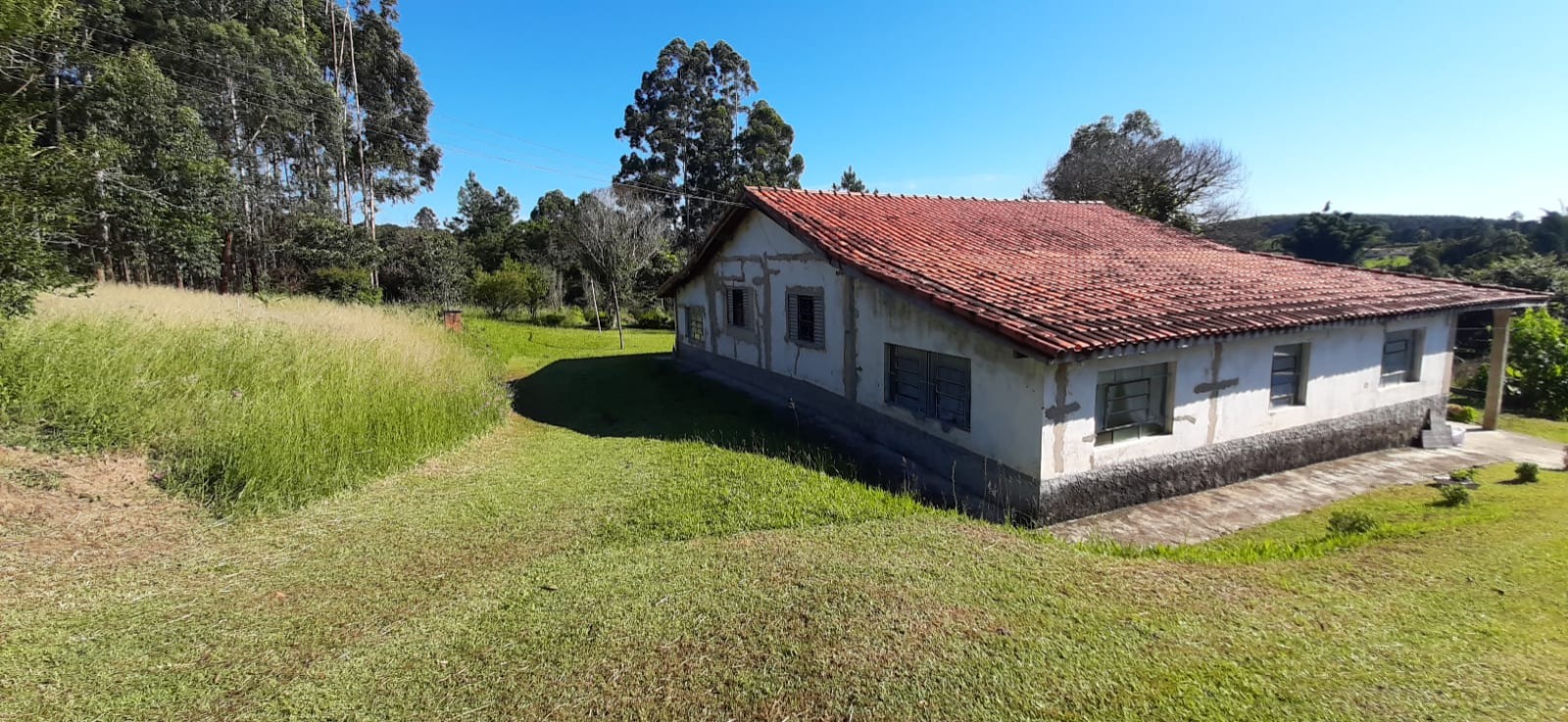 CHÁCARA A VENDA NO CENTRO DE SARAPUÍ, CASA CENTENÁRIA COM 543M2 EM