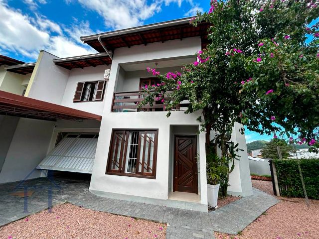 Casa com aberturas para ventilação cruzada - Casa de Valentina