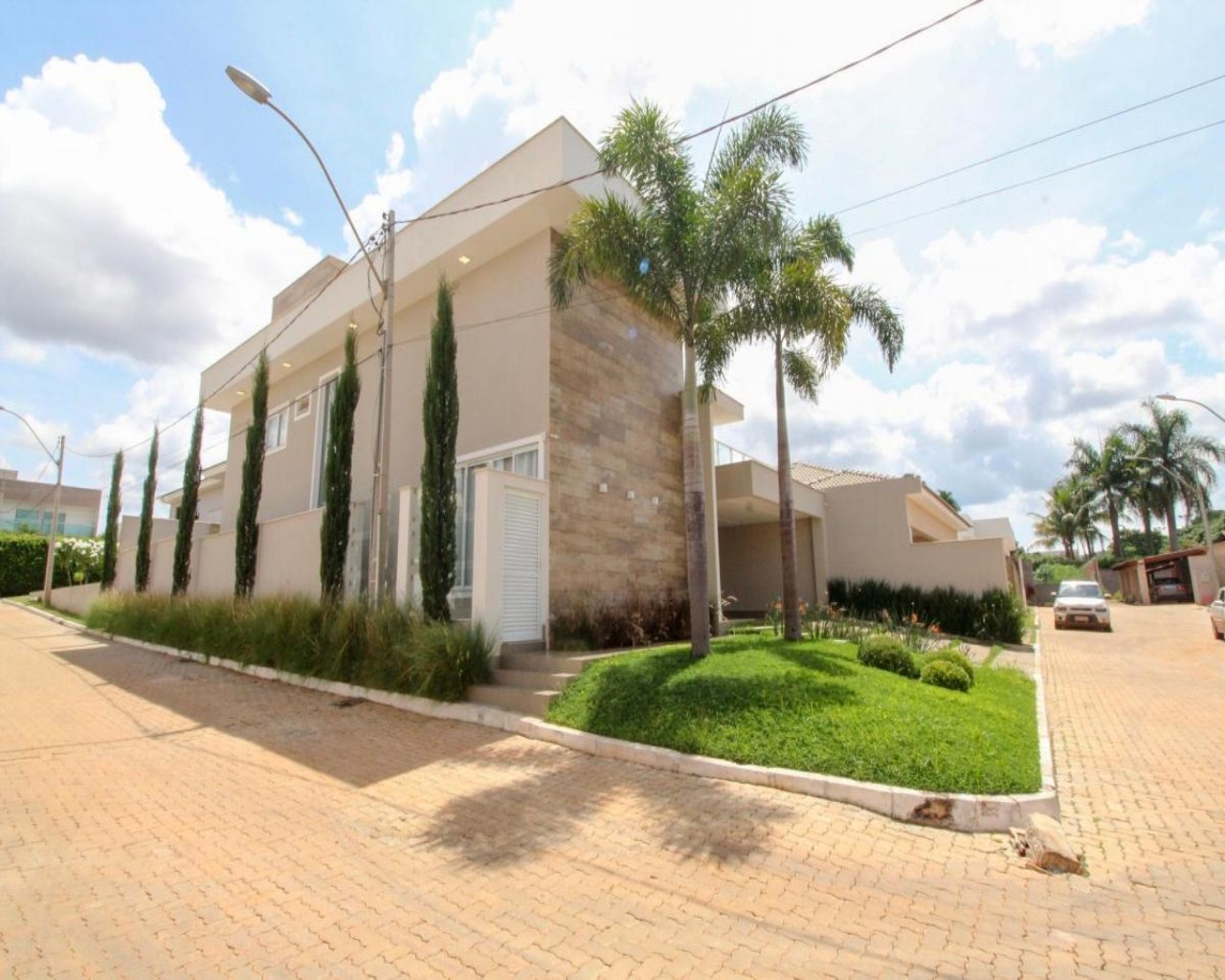 Casas com acesso 24 horas à venda em Setor Habitacional Vicente