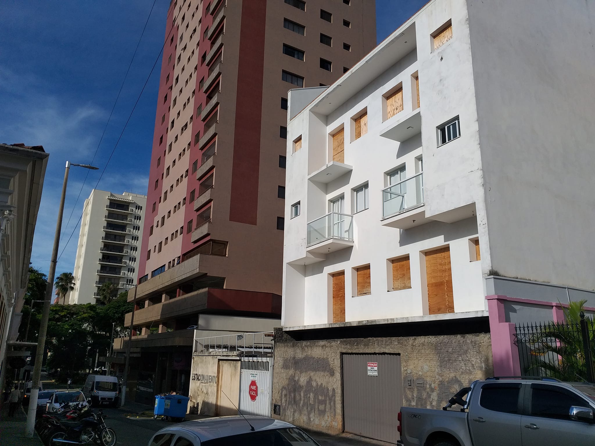 Itajubá/MG - Prédio com 2 andares no Centro - jb28998 Apartamentos