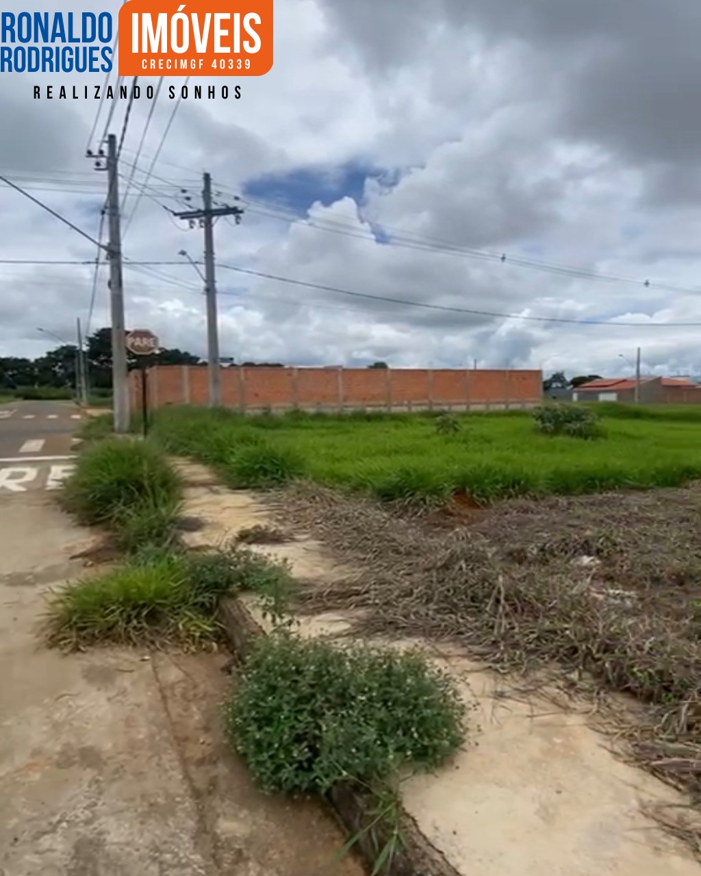 Vende-se terreno urbano (lote) no Bairro Dona Diva em Patrocínio