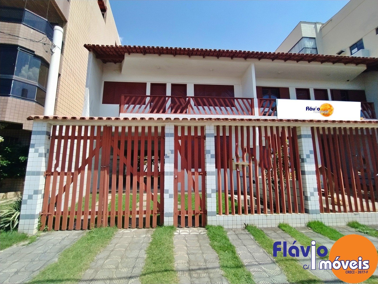 CASA DUPLEX, FRENTE PARA O MAR DE PERACANGA, ENSEADA AZUL - GUARAPARI/ES  COM 05 SUÍTES