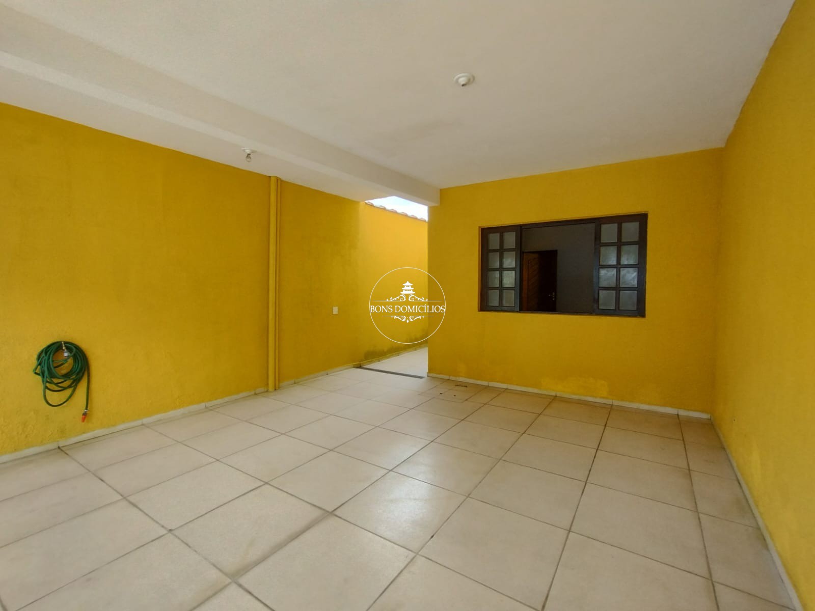 CASA À VENDA COM 03 DORMITÓRIOS E 194M² COM QUINTAL NO NAKAMURA PARK!