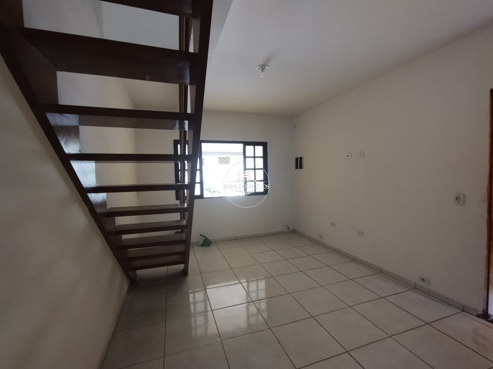 CASA À VENDA COM 03 DORMITÓRIOS E 194M² COM QUINTAL NO NAKAMURA PARK!