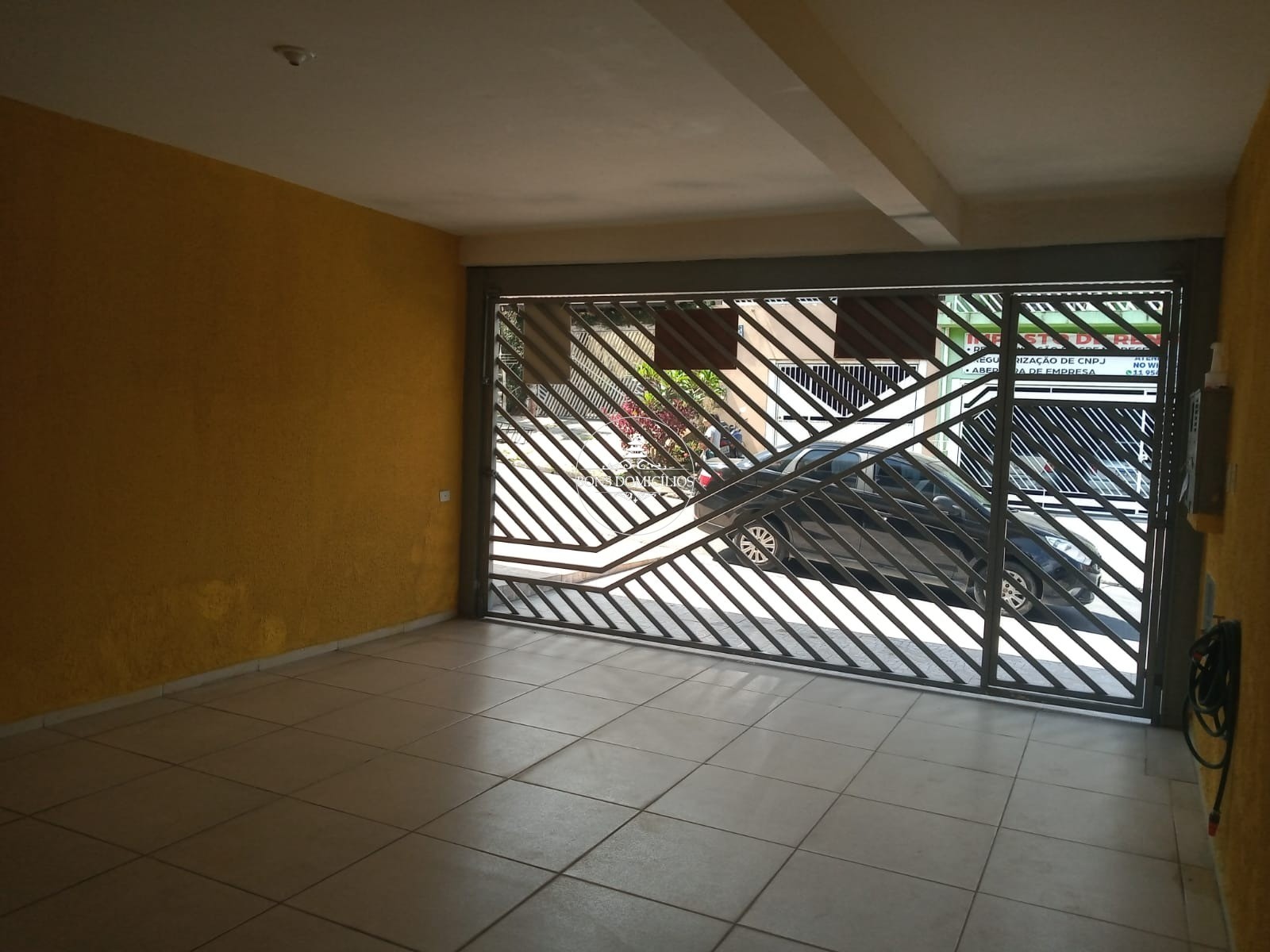 CASA À VENDA COM 03 DORMITÓRIOS E 194M² COM QUINTAL NO NAKAMURA PARK!