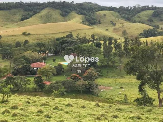 moinho de vento. Fazenda. marcos para o processamento de grãos ou