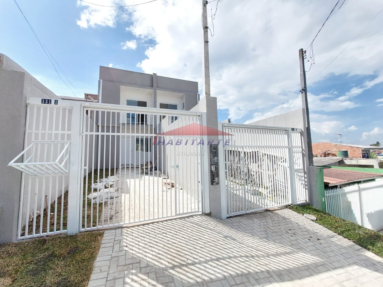 Sobrado com 3 quartos à venda no bairro Sítio Cercado em Curitiba