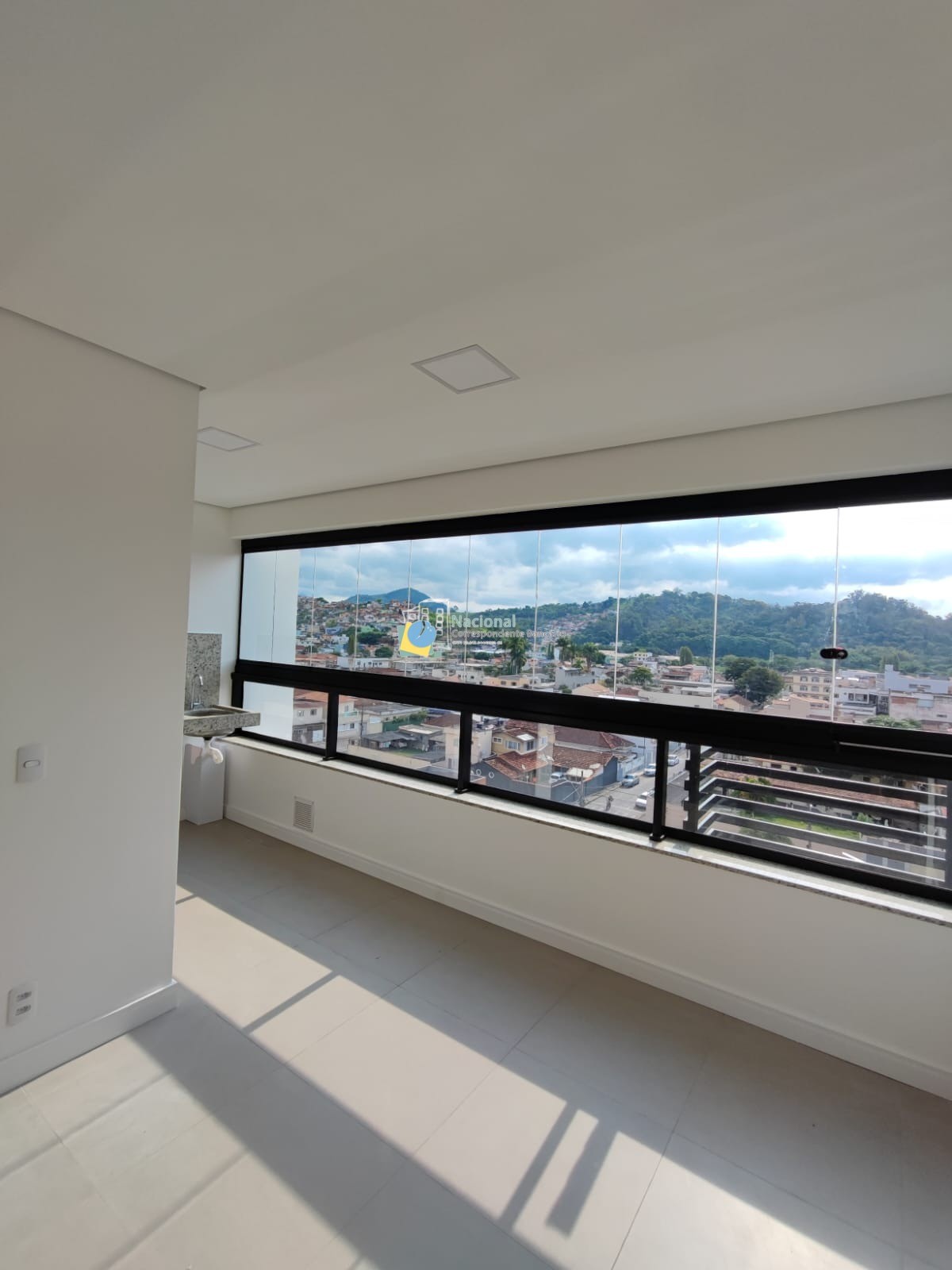 Itajubá/MG - Prédio com 2 andares no Centro - jb28998 Apartamentos