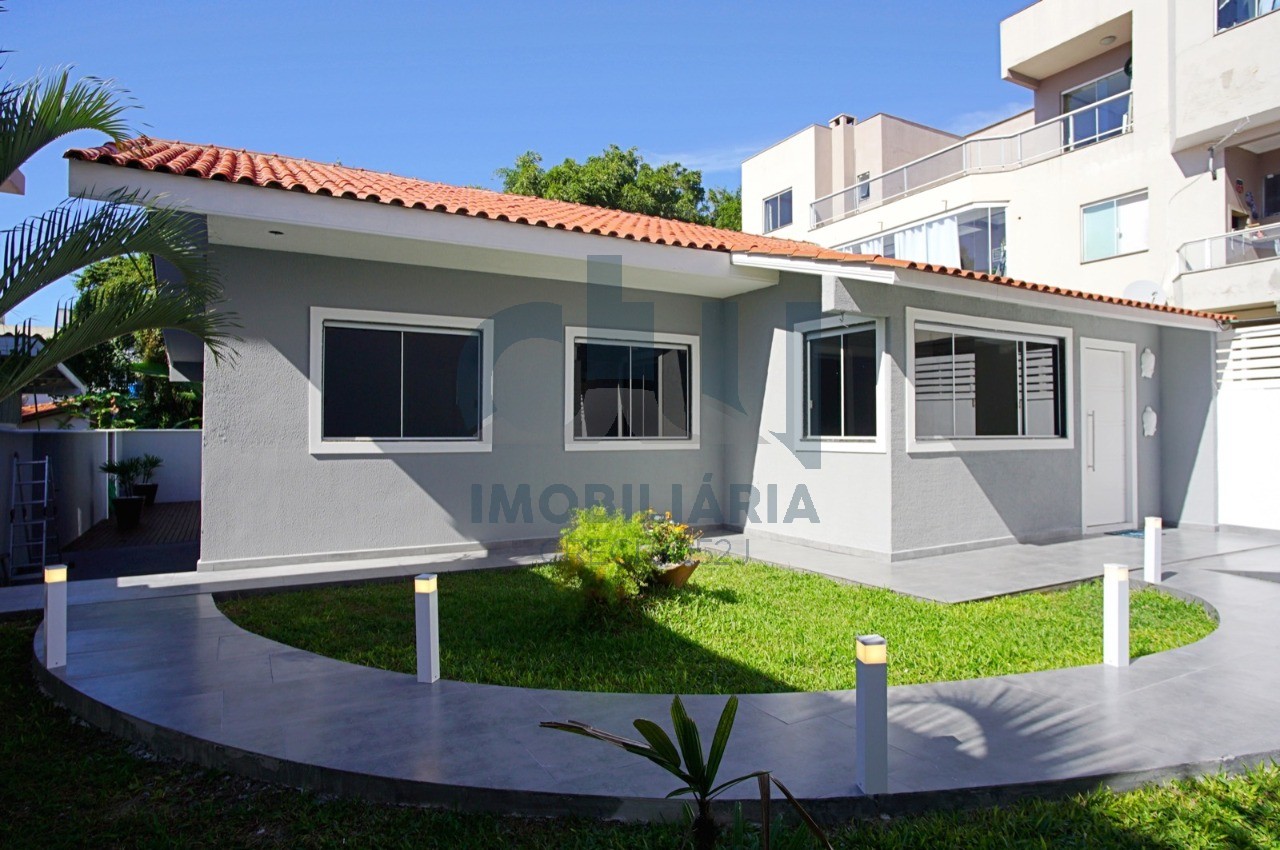 Casa Impecável, com 3 Dormitórios e Deck com Piscina, localizado no Ingleses /Florianópolis