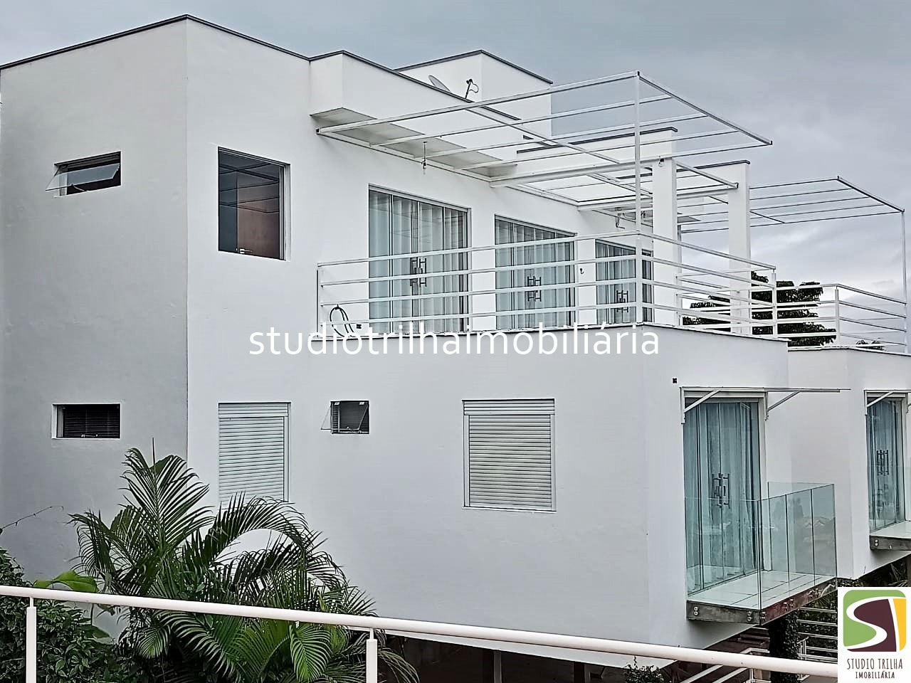 Linda Casa em condomínio fechado com vista ao mar, 3 suítes, 409m² em Siriúba, Ilhabela - SP