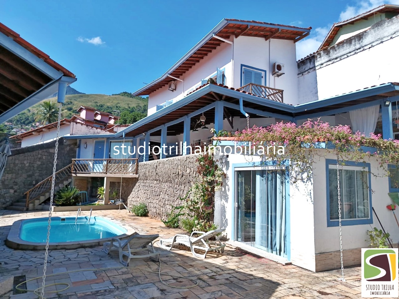 Vendo Casa com Piscina, 4 Dormitórios no Itaguaçu - Ilhabela
