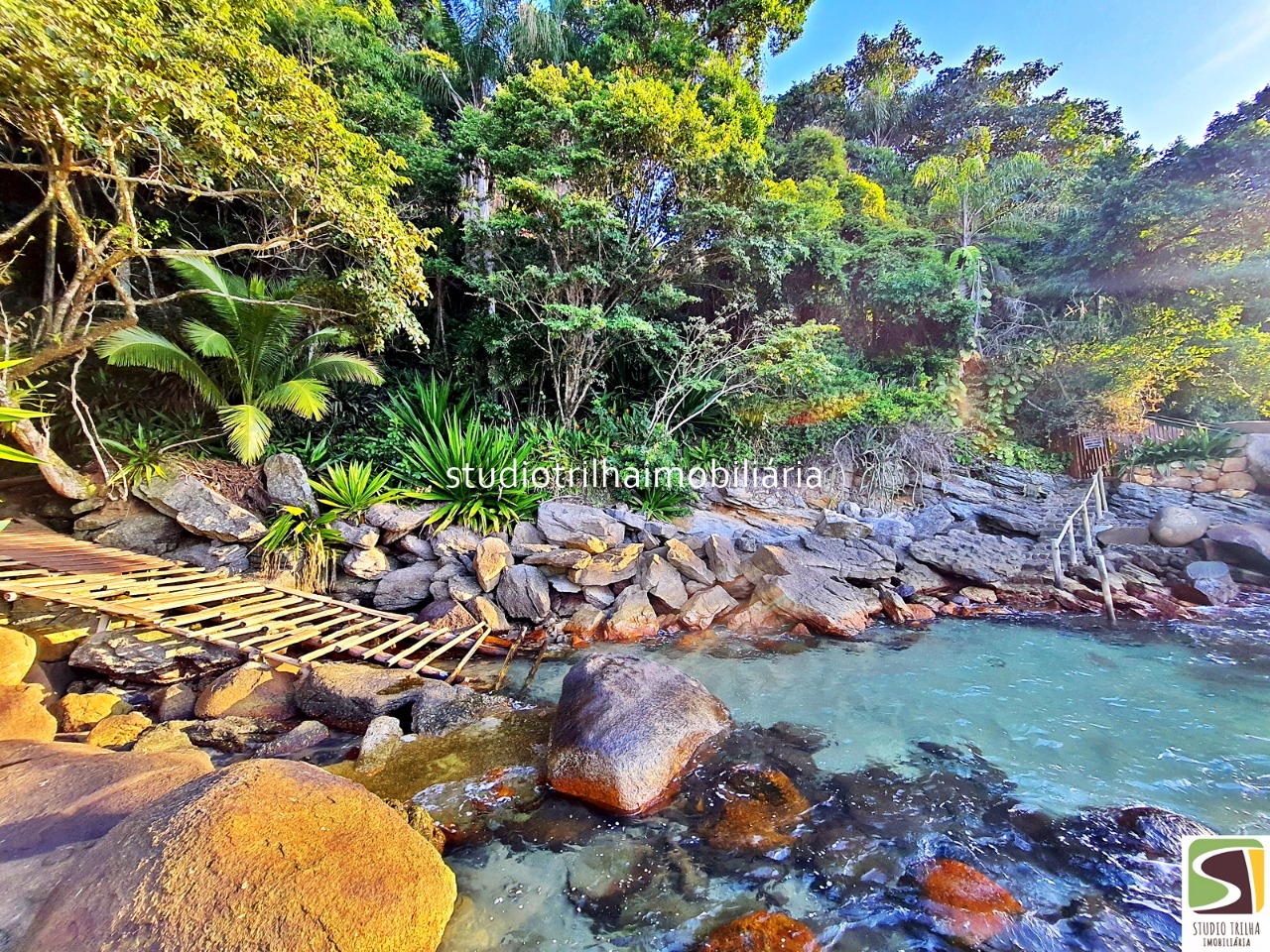 Terreno Costeira, 9.664m² com Escritura Definitiva no Sul de Ilhabela - SP