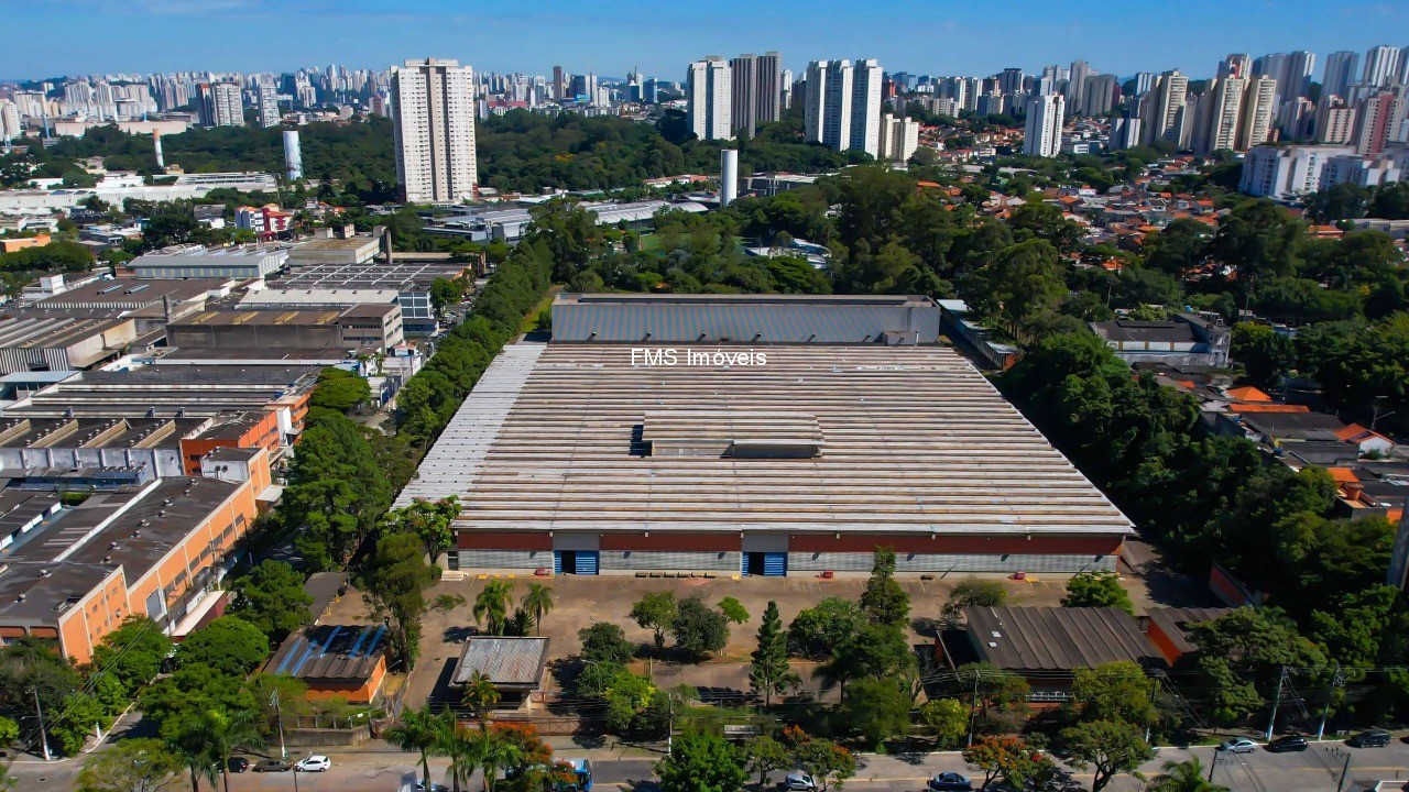 Galpão Comercial de Alto Padrão na Vila Gea, São Paulo-SP: 1 Sala, 2  Banheiros, 5 Vagas e 3.565m² de Área. Aproveite!