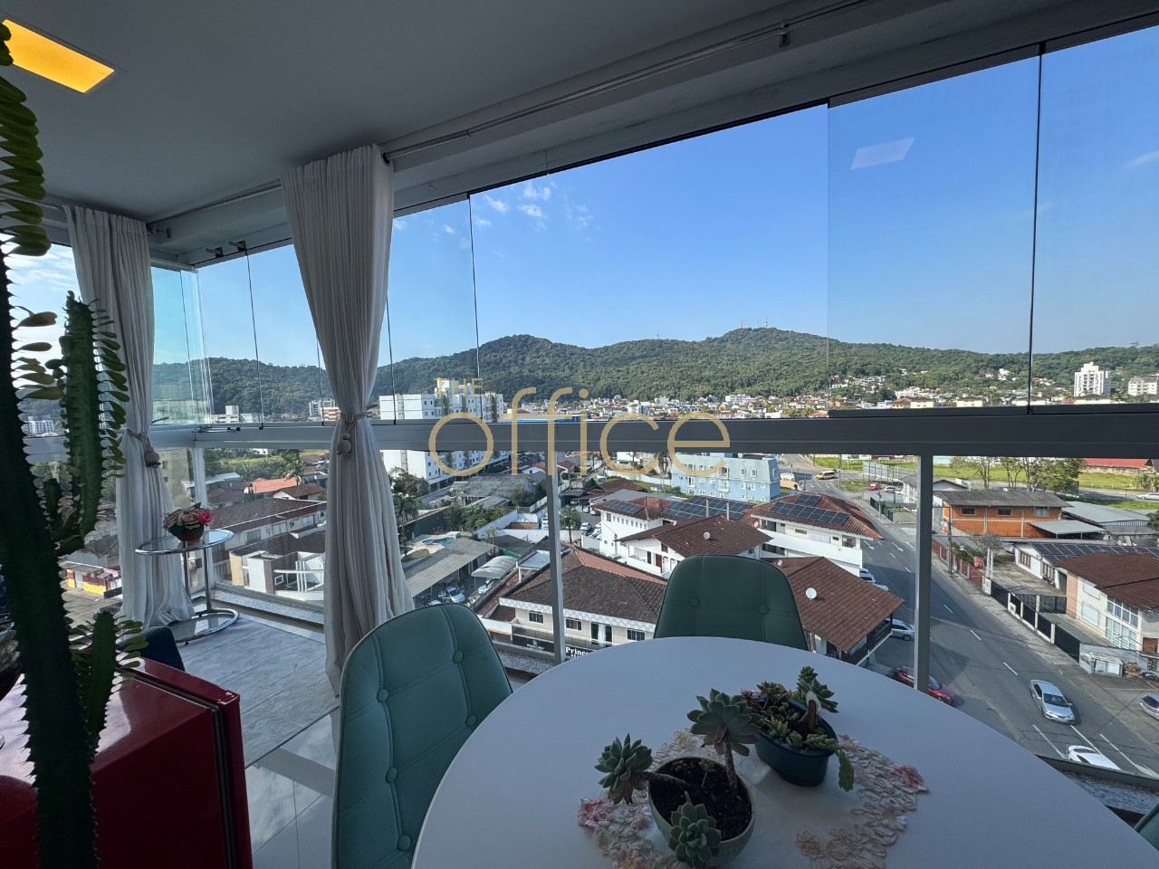 Amplo apartamento no Saguaçu em Saguaçu — foto 2