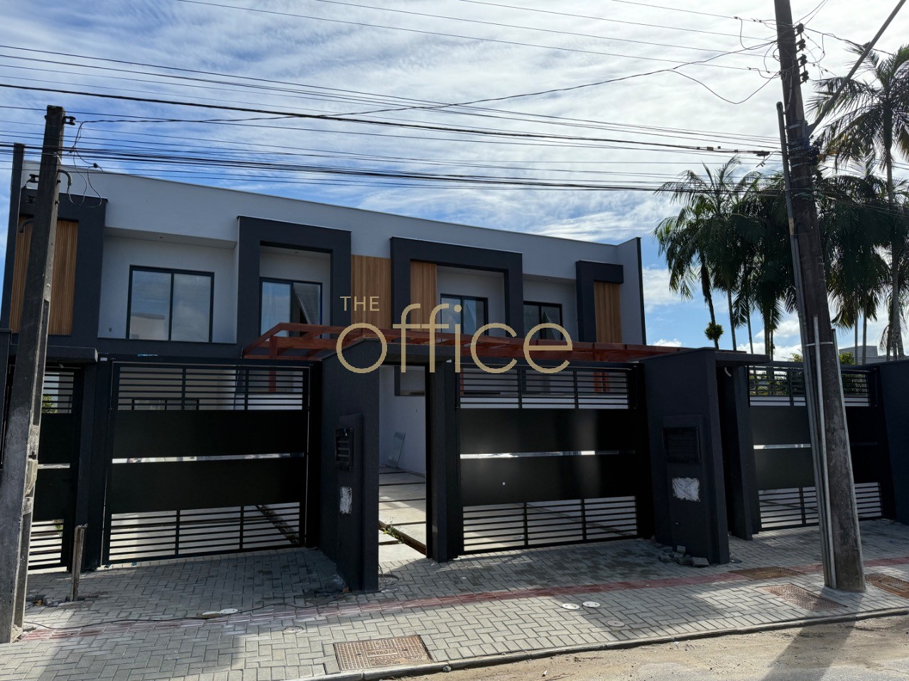 EXCELENTE SOBRADO DE 3 DORMITÓRIOS SENDO 1 SUITE E 3 VAGAS DE GARAGEM. em Saguaçu — foto 3