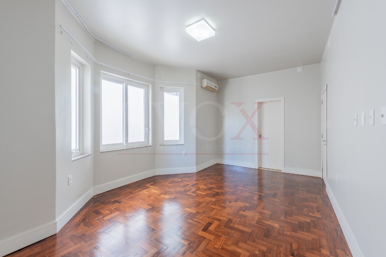 Sala de jantar espaçosa